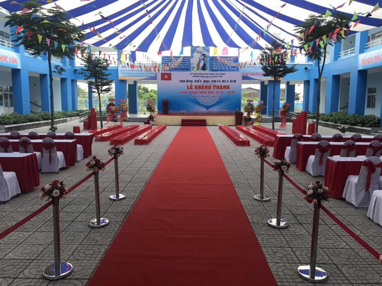 Cho thuê dù lệch tâm